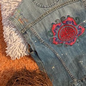 X-RAY jean vest. Sleeveless. Size M.